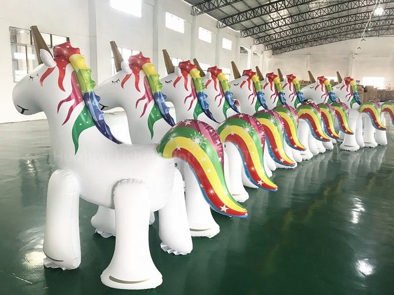 Brinquedos gigantes de pulverizadores infláveis em forma de unicórnio