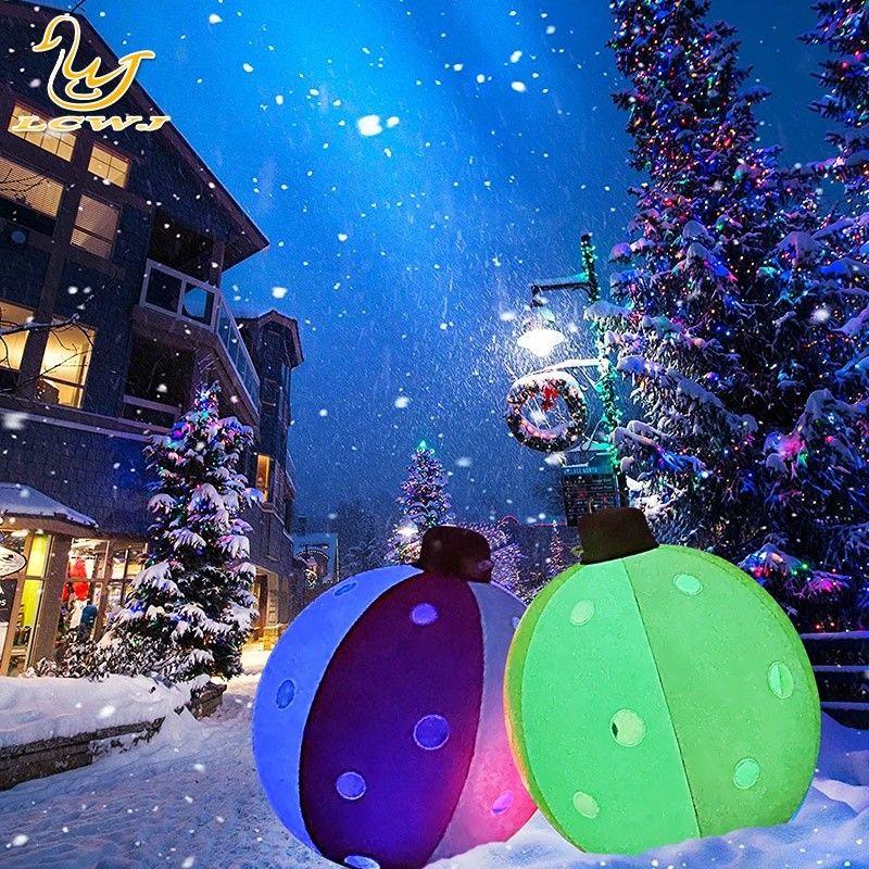 Ornamento de brinquedos infláveis de 60cm para o exterior decorado bolas infláveis de Natal de PVC com luz