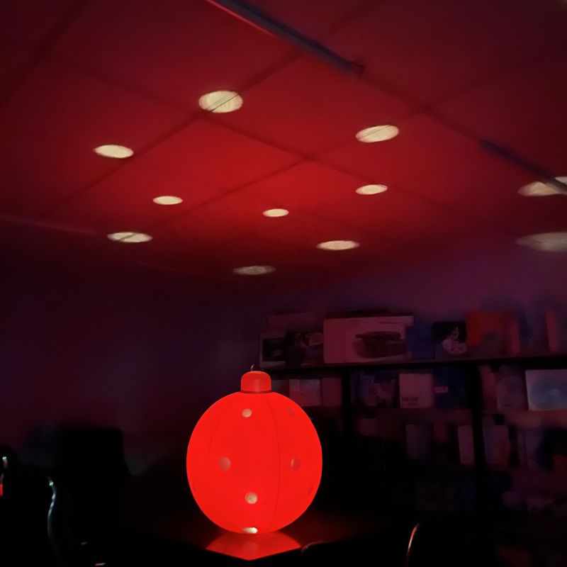 Ornamento de brinquedos infláveis de 60cm para o exterior decorado bolas infláveis de Natal de PVC com luz