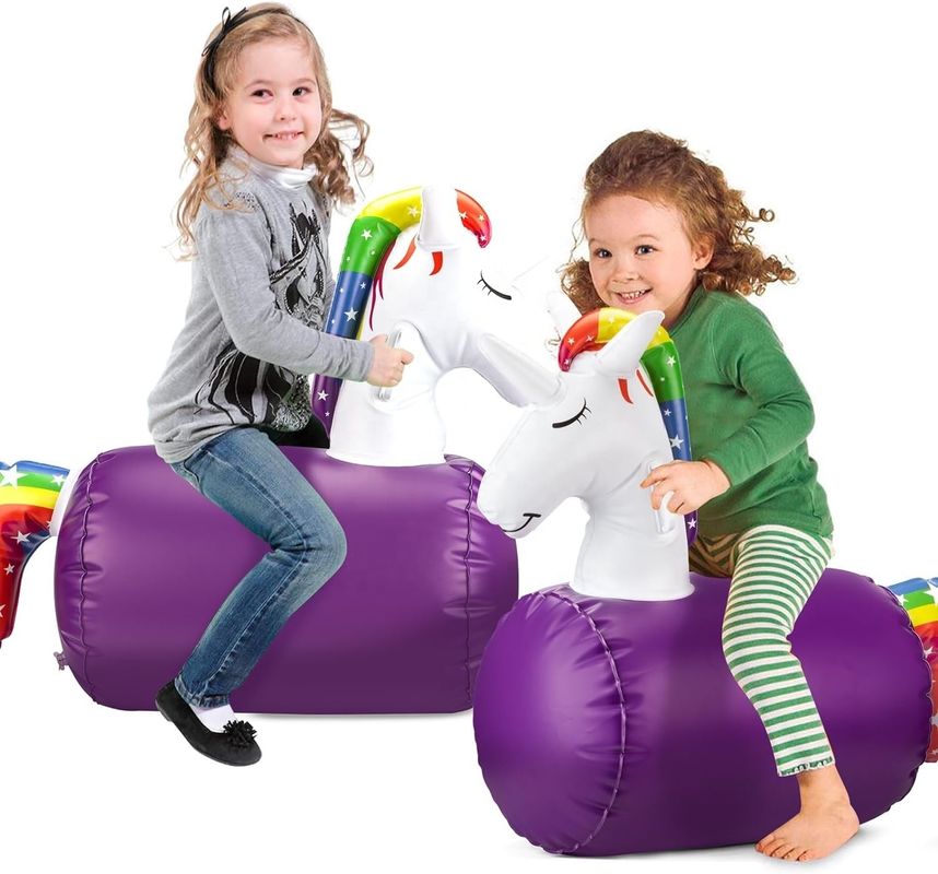 Unicórnio e Dino brinquedos de saltos infláveis montar em um cavalo para a performance